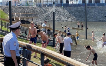 «Как вам водичка?»: фоторепортаж с затопленных набережных Енисея