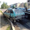 В Красноярске пьяный водитель ВАЗа врезался в машину полиции и в автобус 