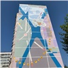 «Ушло больше 140 литров краски»: многоэтажку на правобережье Красноярска украсили картиной