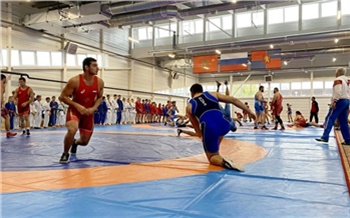 «Пусть здесь вырастут чемпионы уровня Ивана Ярыгина»: в Красноярске на острове Отдыха открылся новый зал единоборств 