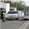 На правобережье Красноярска на «зебре» сбили женщину с ребенком (видео)