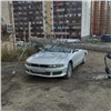 «Везение на максимум»: в Солнечном на припаркованный автомобиль рухнул столб