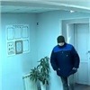 Молодой житель Зеленогорска ограбил офис микрозаймов, напав с ножом на его сотрудницу (видео)