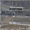 На красноярской Взлетке автобус протаранил легковушку: есть пострадавшие (видео)