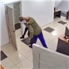 Мужчина напал на сотрудницу офиса интернет-провайдера в Минусинске (видео)