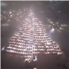 В Красноярске водители выстроили ёлку из 460 автомобилей (видео)