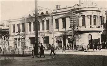 «Эдем» с фонтаном, ночной клуб и концерты Шульженко: удивительная история красноярского Дома офицеров