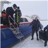 В Дудинке атомный ледокол отрезал льдину с пятью рыбаками от берега 
