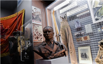 «Альпинист № 1 в СССР»: в Красноярске открылась выставка вещей и писем Евгения Абалакова