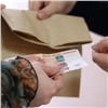 Красноярка заказала доставку еды и расплатилась «билетами банка приколов»