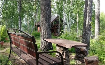 «Скворечник» меж сосен и дворец за полмиллиона: сколько стоит ненадолго арендовать дом под Красноярском?