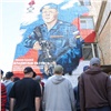 На сборном пункте комиссариата в Красноярске появился мурал с изображением погибшего на Украине рядового