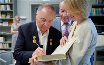 «Здесь я всегда как дома!»: как Хазрет Совмен помог Красноярску и стал героем «живой» книги