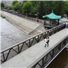 В Красноярске открылся новый мост через Качу. Первыми по нему прошли молодожены