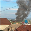 В поселке Элита под Красноярском произошел крупный пожар на складе (видео)