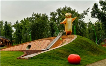«Суслики-гиганты, музыкальная клумба и скелет динозавра»: как выглядит новая детская площадка на Татышеве