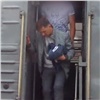 Агрессивного пассажира сняли с поезда в Красноярском крае (видео)