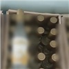 У лесосибирца после доноса обнаружили 17 ящиков контрафактного алкоголя (видео)