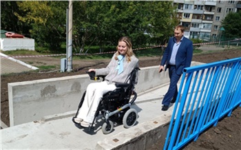 «Дети будут учиться в лучших условиях»: как в школах Красноярска создают безбарьерную среду 