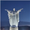 На красивом берегу у храма в Академгородке появилась статуя Христа