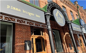 «Романтика с чизбургером в придачу»: стоит ли уединяться в новом ресторане «Двое» в центре Красноярска