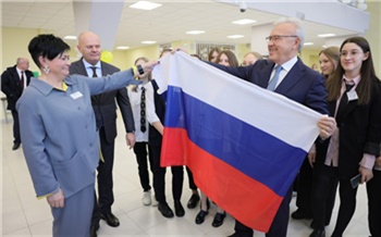 Сотни классов, киностудия, коворкинги... и даже спальни: в Красноярске открылась самая большая за Уралом школа