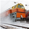 Со снегопадами на Красноярской железной дороге борются 70 снегоуборочных машин