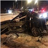 «Только машину жалко»: в Красноярске ночной гонщик на скорости влетел в столб (видео)