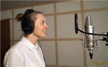 «Когда героиня плачет, лью слёзы вместе с ней»: как красноярка стала озвучивать голливудские фильмы и сериалы Netflix