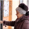 87-летнюю красноярку на улице ограбил сосед (видео)