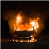 В Красноярске вспыхнул автомобиль: в нем сгорел мужчина 