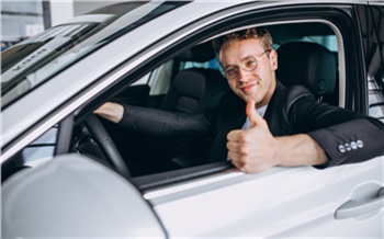 «Порадуй его железного коня»: что подарить заядлому автомобилисту на 23 Февраля