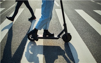 Права нужны? А где кататься? Штрафы будут? В России теперь новые правила для электросамокатов