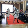 Красноярский модельер-любитель вывела на подиум женщин в противогазах