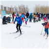 «По-настоящему семейный праздник»: в Красноярске прошел ежегодный День спорта «На лыжи!» (видео)