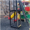 В Красноярске на Гладкова горела детская площадка (видео)