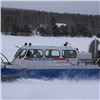 Льдину с двумя рыбаками оторвало от берега в Красноярском крае
