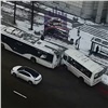 В Красноярске столкнулись автобус и троллейбус. Есть пострадавшие (видео)