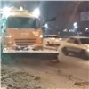 В Красноярске борются с последствиями сильного снегопада