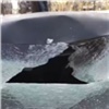 В Красноярске неизвестный сбросил на машины водяные «снаряды» (видео)