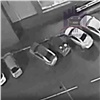 Полиция ищет хулигана, прыгавшего по крыше автомобилей в Красноярске (видео)