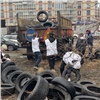 Четыре КамАЗа покрышек сдали на переработку волонтеры Советского района 