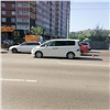 В Красноярске на Калинина подросток спешил на автобус и попал под машину
