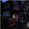 В красноярской Покровке подожгли двухэтажный дом
