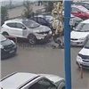 «Летают, как самолеты»: в Красноярске на набережной иномарка сбила подростка на самокате (видео)