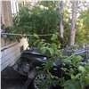 В Лесосибирске автомобиль врезался в пятиэтажку. Водитель погиб (видео)