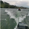 На озере в Шарыповском районе троих подростков течением унесло на резиновой лодке