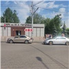 В Красноярске двое 9-летних мальчиков попали под колеса машин (видео)