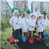 Зелёная дружина СГК украсила сиренью территорию детского сада в Красноярске 