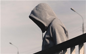 «Друг за день заработал на мопед»: почему подростки попадают в наркобизнес